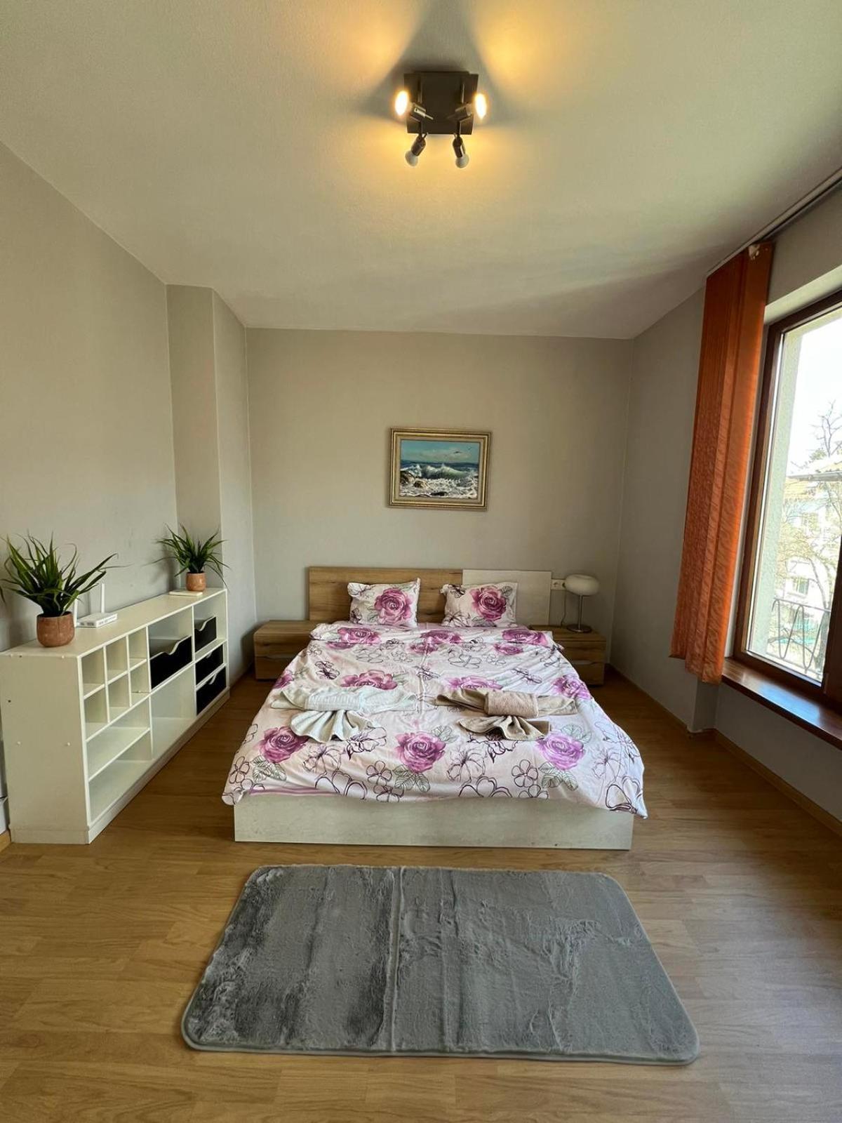 Rio Sunny 2bdr Near Ndk - Metro - Non-stop Paid Public Parking * Sofia