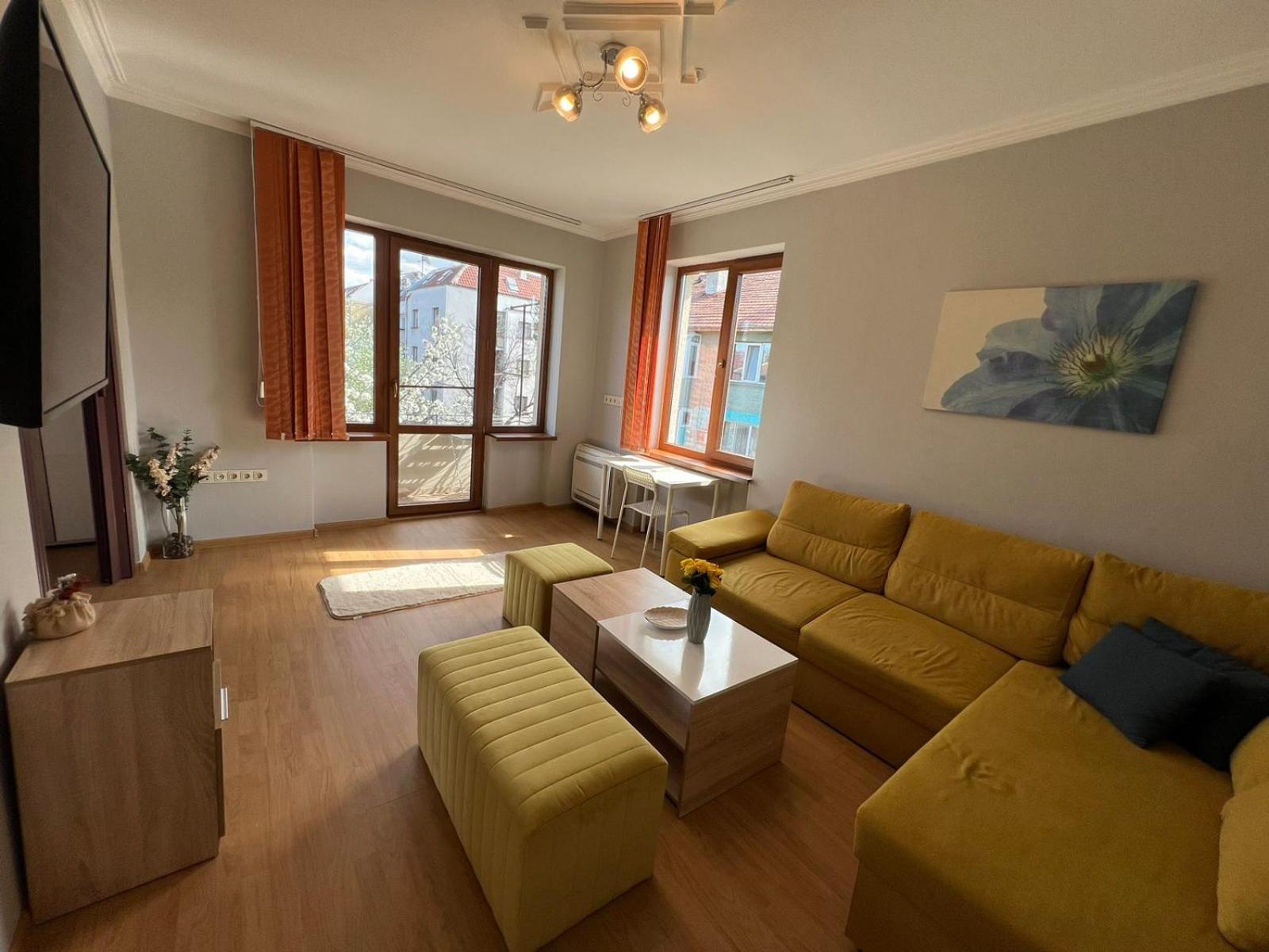 Rio Sunny 2bdr Near Ndk - Metro - Non-stop Paid Public Parking Sofia