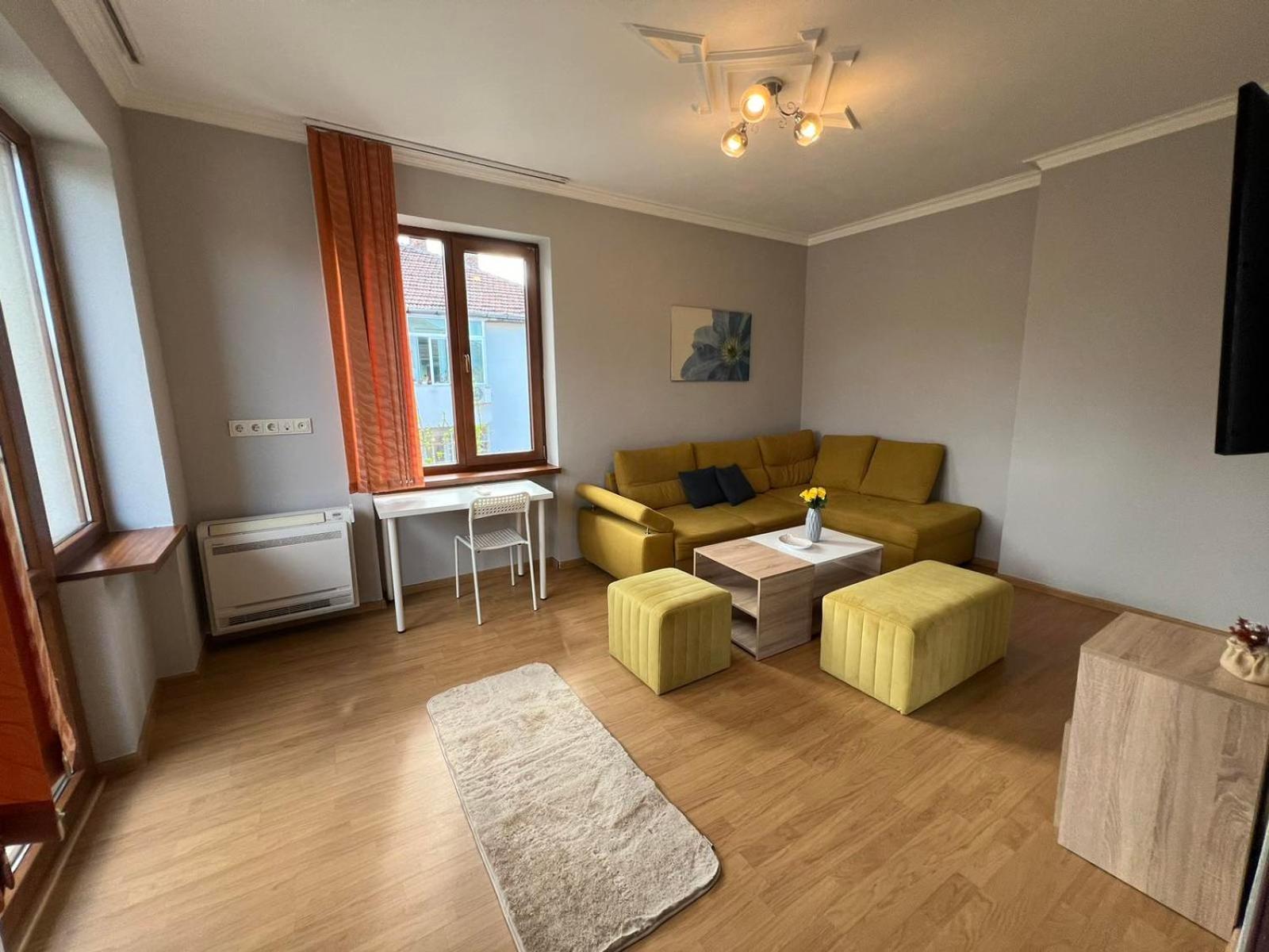 Rio Sunny 2bdr Near Ndk - Metro - Non-stop Paid Public Parking * Sofia