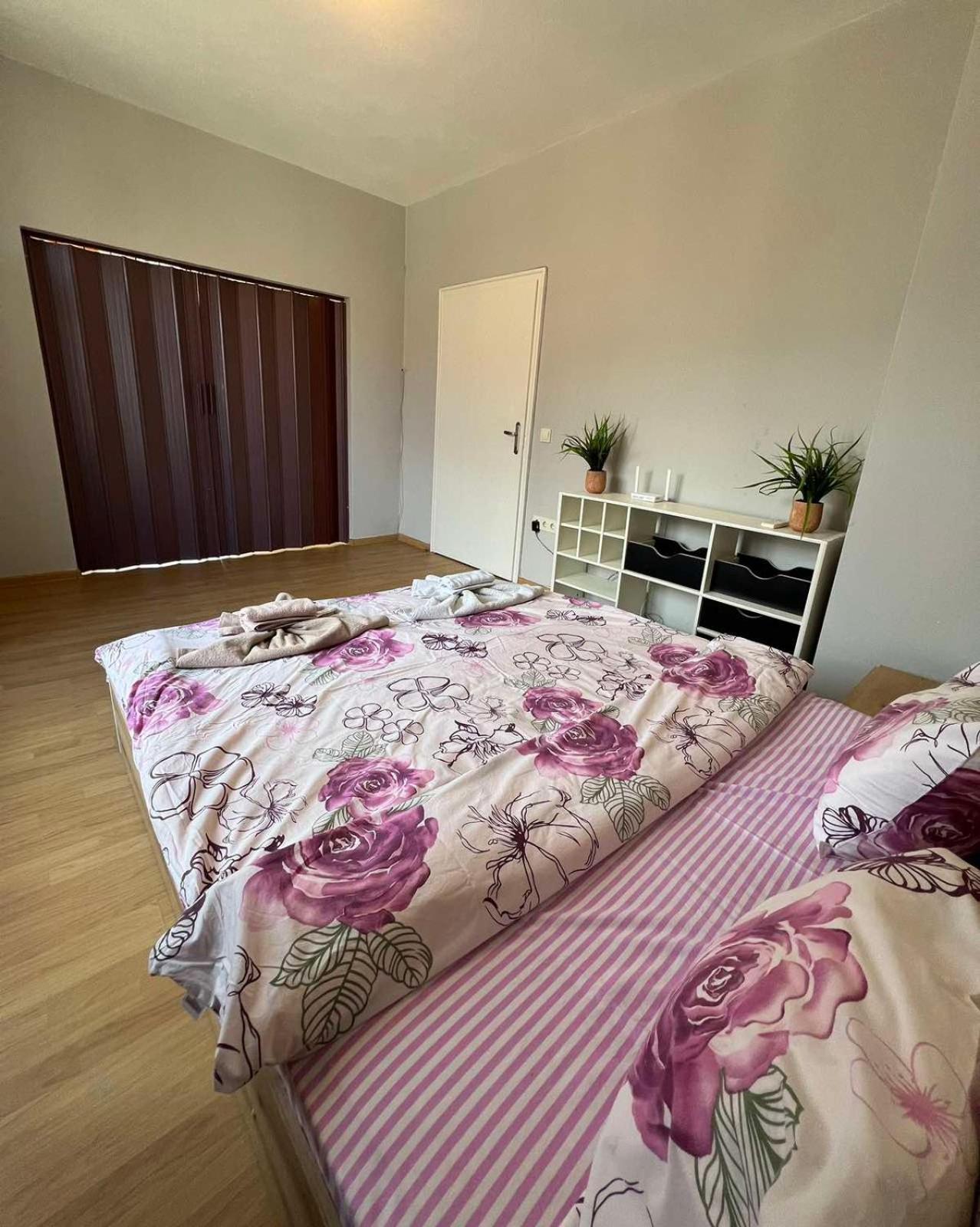 Rio Sunny 2bdr Near Ndk - Metro - Non-stop Paid Public Parking Sofia