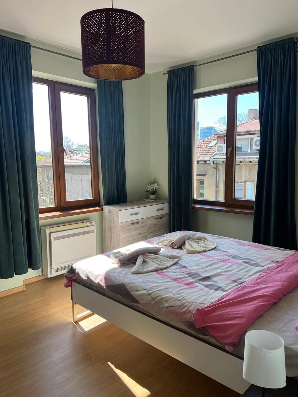 Rio Sunny 2bdr Near Ndk - Metro - Non-stop Paid Public Parking Sofia